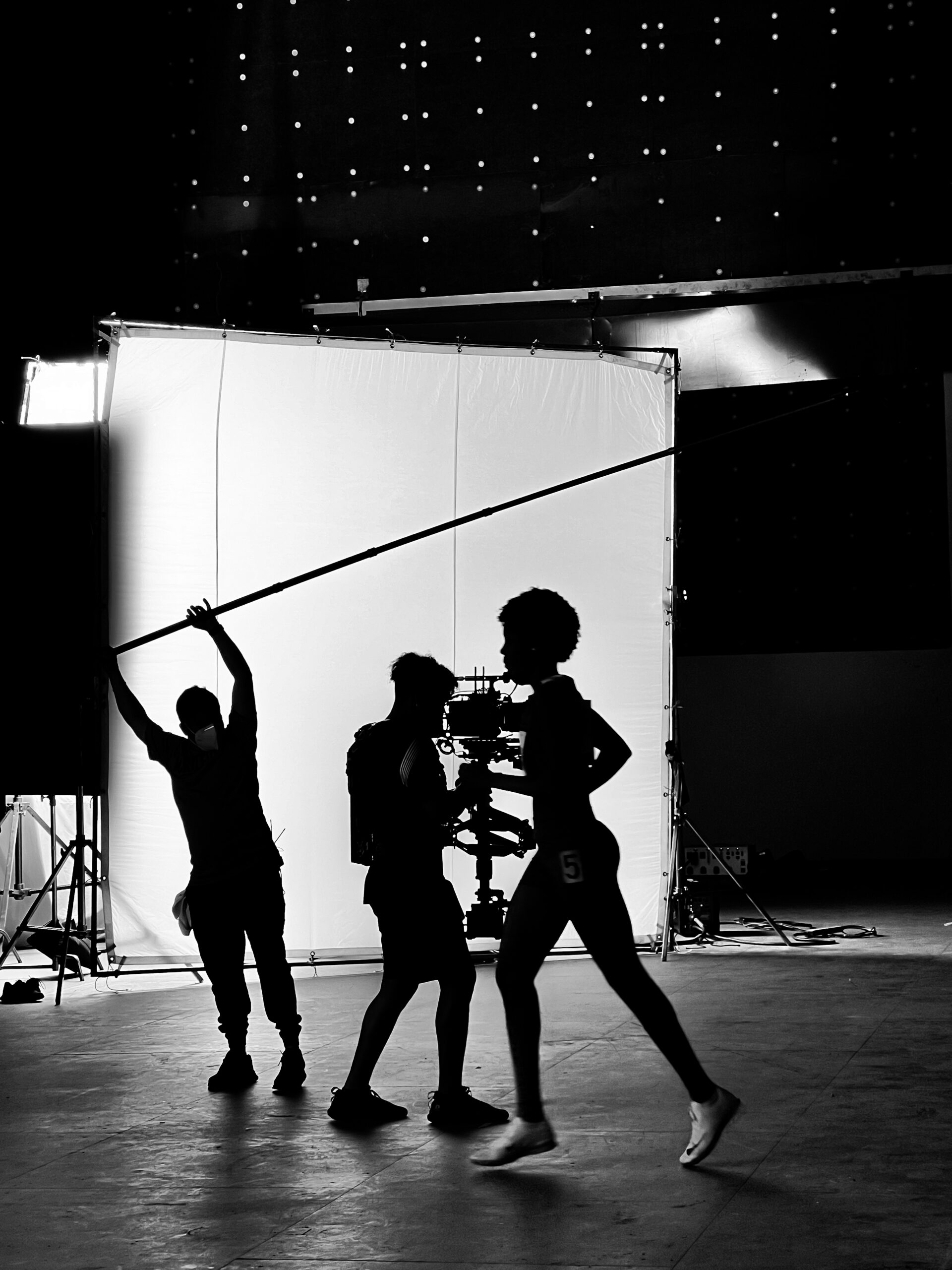 SILUETA ACTRIZ_NOMBRE A REVELAR MAS ADELANTE