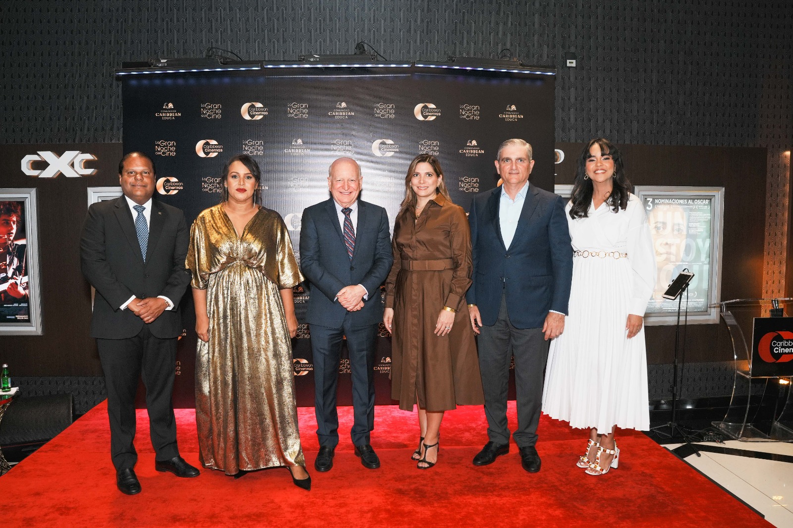 2- Pedro Diìaz, Zumaya Cordero, Robert Carrady , Deyanira Khouri de El-Hage y Michael El-Hage y Ana Loìpez