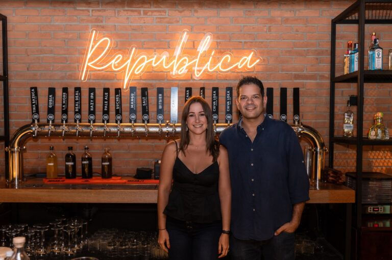 Carolina García y Ramón Juan López, propietarios Room Bar