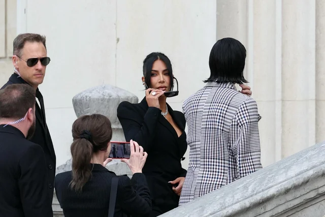 kim-kardashian-paris-court-2214269150