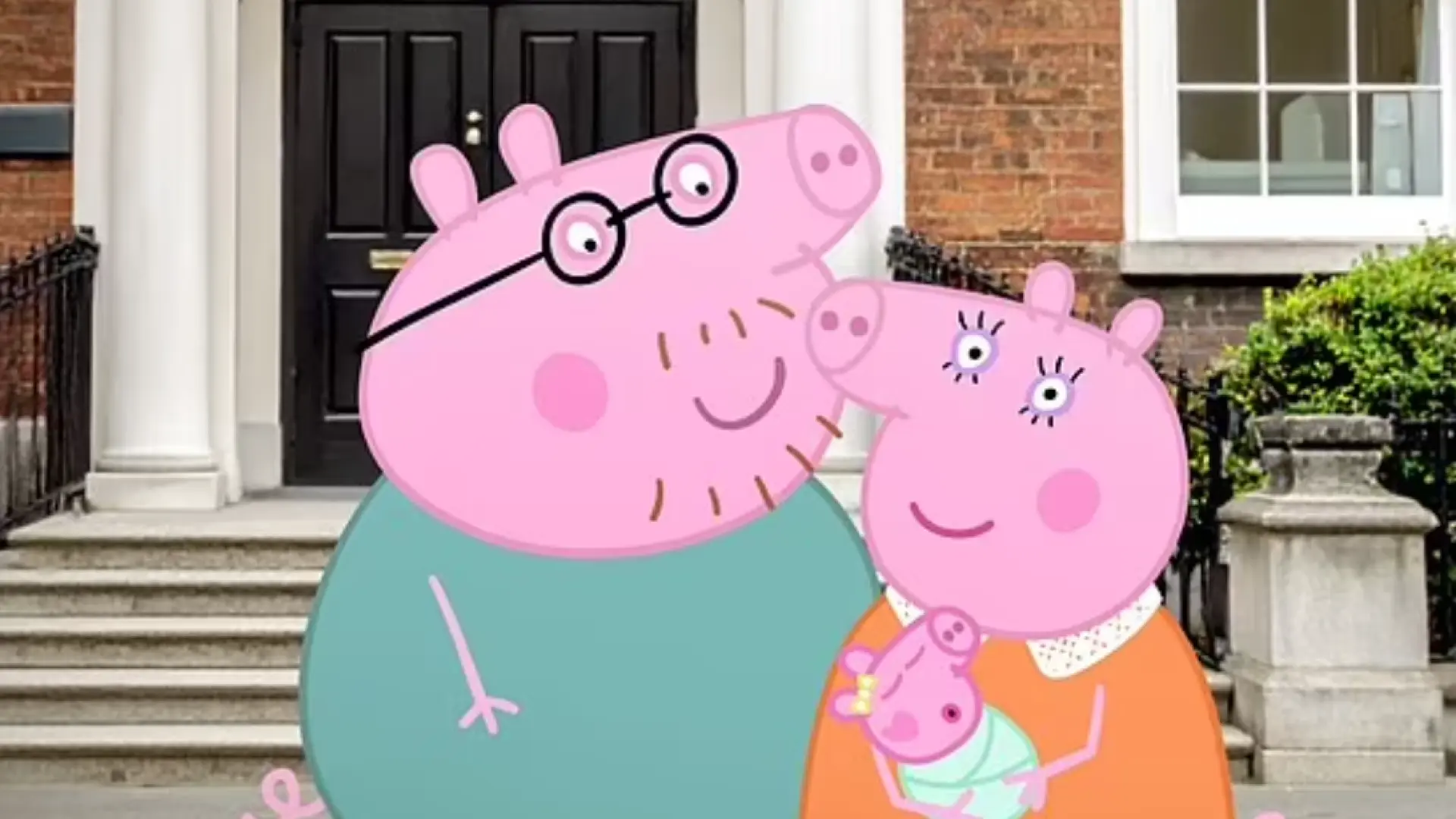 papa-y-mama-pig-con-evie-en-brazos