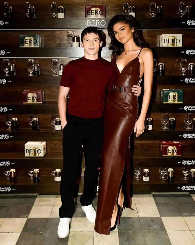 Feature-Zendaya-and-Tom-Holland-Inn-Fall-Hottest-Color