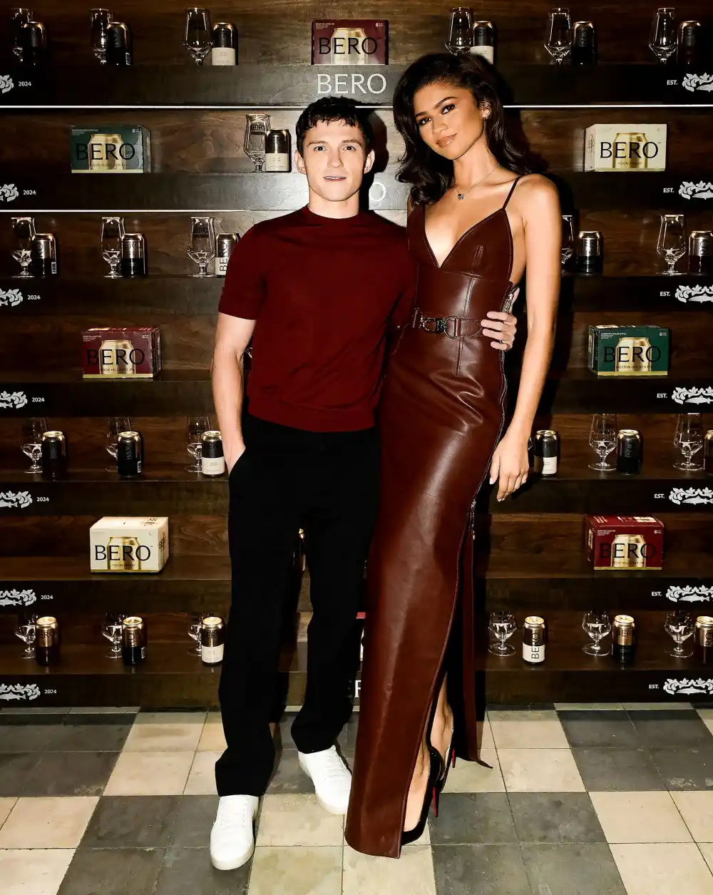 Feature-Zendaya-and-Tom-Holland-Inn-Fall-Hottest-Color