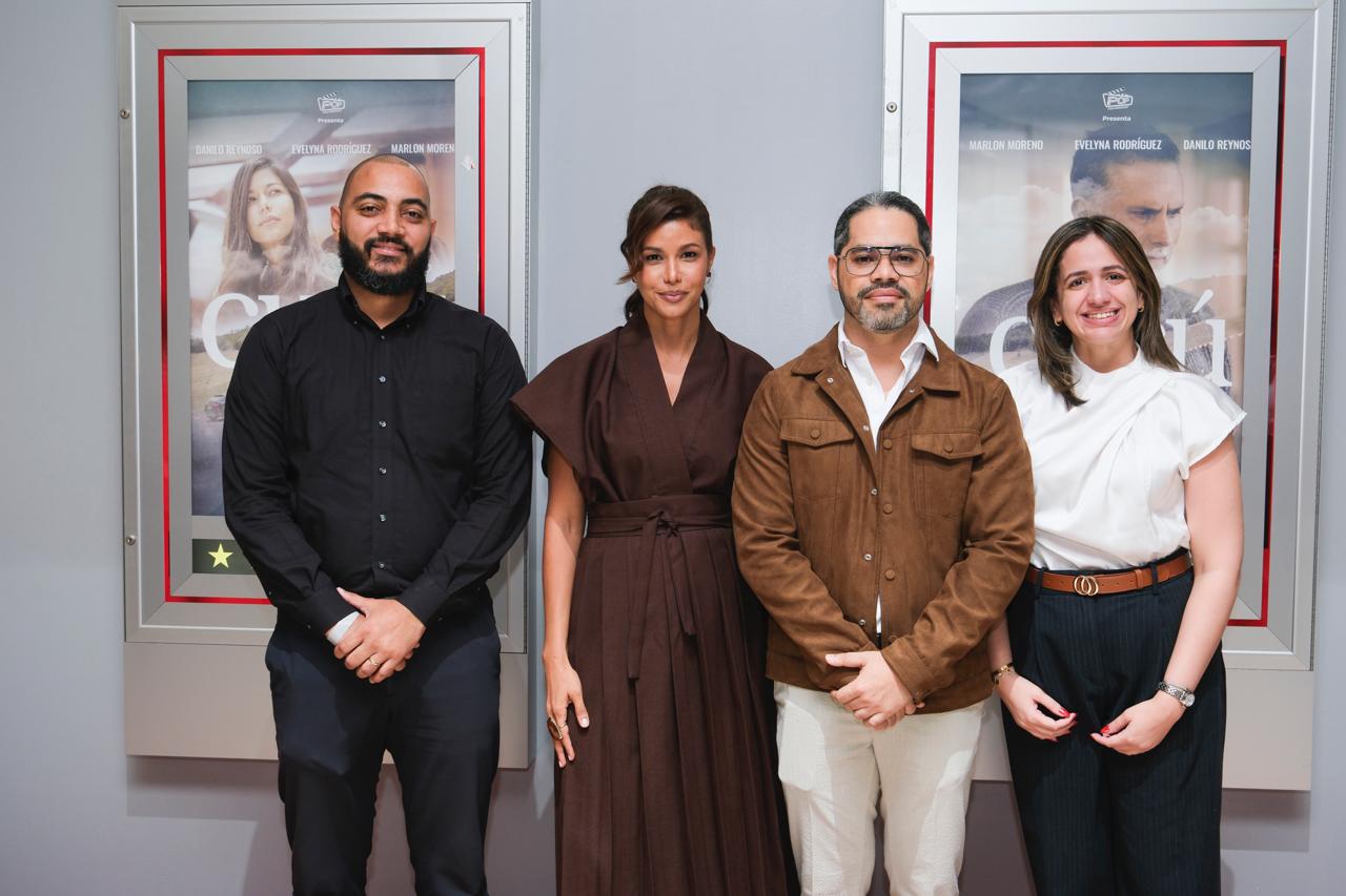 Danilo Reynoso y Evelyna Rodriguez junto a representantes DGCine